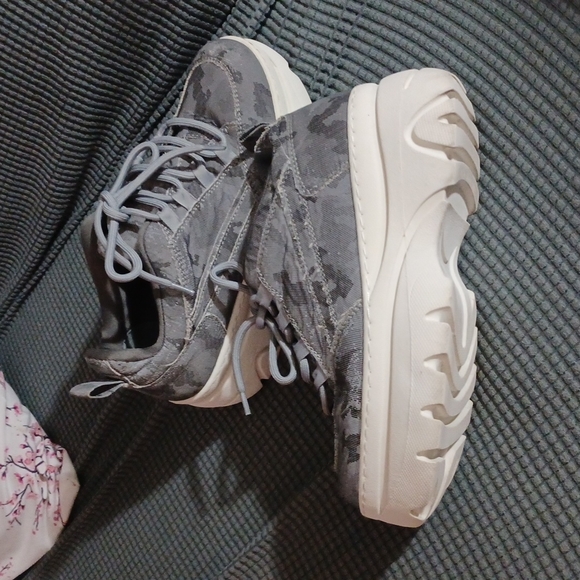 Platform Sneaker - Picture 5 of 6